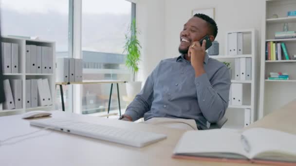 스마트 비즈니스 사무실에서 모바일 연결을 대화를 나눈다 근로자 의사소통 대화를 — 비디오