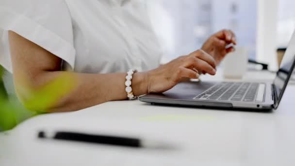 Hands Woman Laptop Keyboard Business Planning Research Internet Closeup Worker — Stock Video