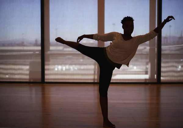 Corpo Dela Belo Instrumento Uma Jovem Atraente Praticando Estúdio Dança — Fotografia de Stock