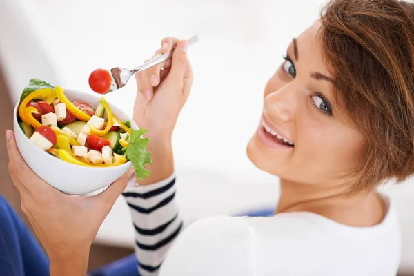 Dont Even Think Stealing Salad Young Woman Looking Her Shoulder — Stock Photo, Image