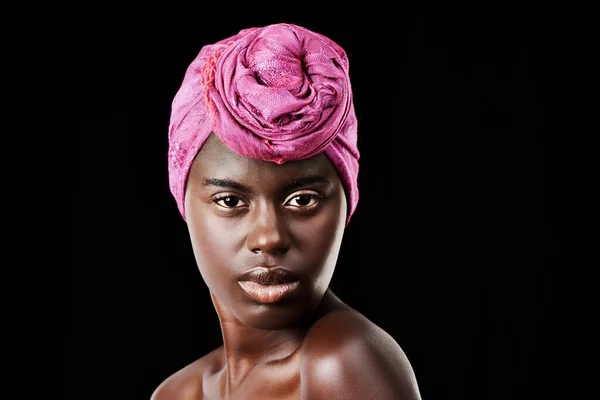 Magnifiquement Confiant Portrait Studio Une Belle Femme Portant Foulard Sur — Photo
