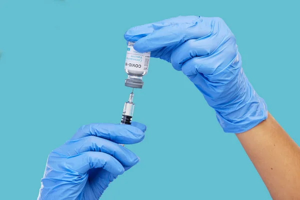 Mockup Closeup Hands Needle Vial Vaccination Diagnosis Blue Studio Background — Stock Photo, Image