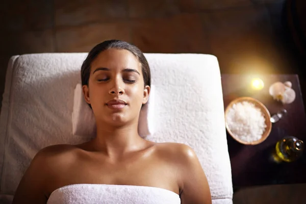 Bliss Beautiful Young Woman Relaxing Spa Treatment — Stock Photo, Image