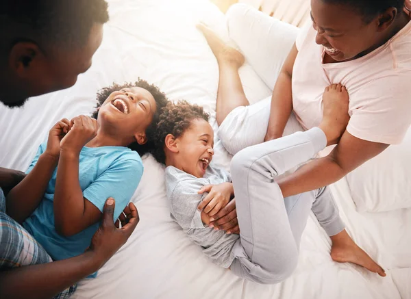 Tickle Funny Relax Black Family Bedroom Bonding Playful Affectionate Laugh — Stock Photo, Image