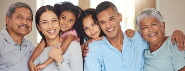 Feliz Gran Familia Sonrisa Retrato Rostro Hombres Mujeres Con Niños —  Fotos de Stock