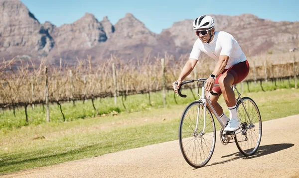 Homem Montanhas Bicicleta Natureza Campo Treinamento Para Esportes Triatlo Cidade — Fotografia de Stock