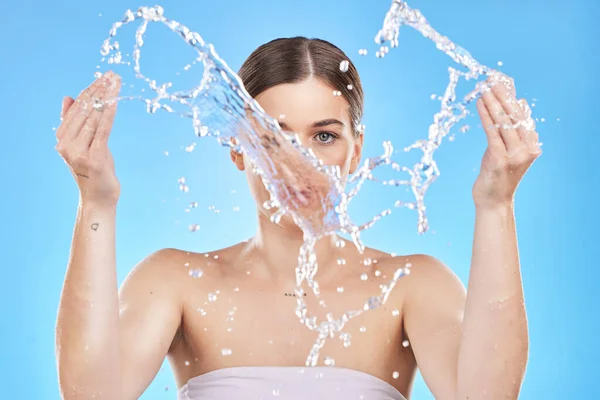 Wasserspritzer Frau Und Hautpflege Schönheit Für Hautgesundheit Wellness Und Bio — Stockfoto