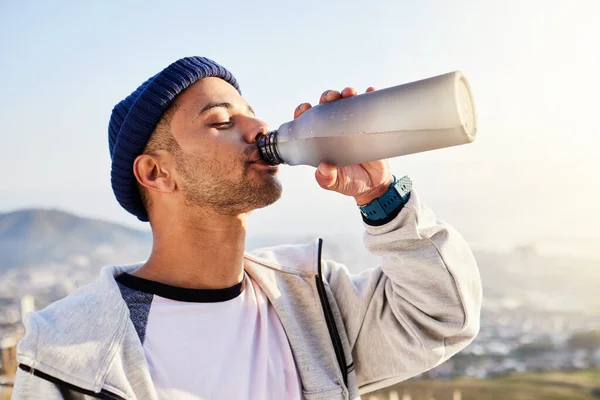Man Drinkwater Runner Stad Met Fitness Gezondheid Dorst Hygiëne Met — Stockfoto