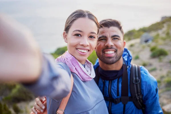 Hombre Mujer Senderismo Retrato Selfie Con Amor Felicidad Naturaleza Para — Foto de Stock
