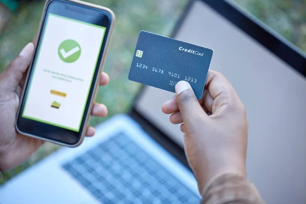Kredi Kartı Telefon Bankacılığı Uygulaması Mobil Bir Internet Sitesi Ödemesi — Stok fotoğraf