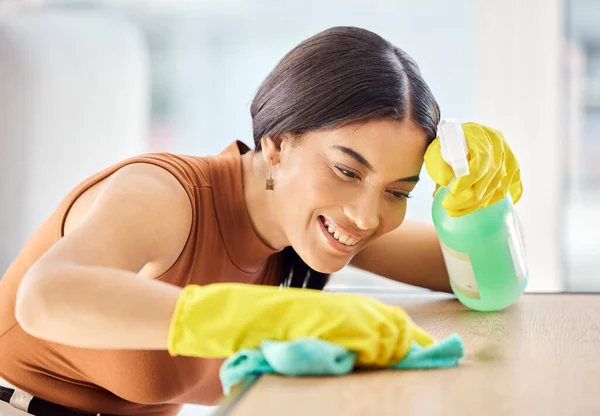 Reiniging Fles Zwarte Vrouw Spray Tafel Bureau Meubels Bacteriën Met — Stockfoto