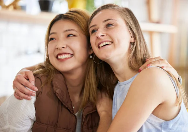 Sorriso Amizade Mulheres Abraçando Café Feliz Amor Diversão Fim Semana — Fotografia de Stock