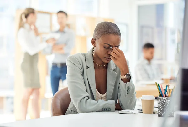 Siyahi Kadın Yerinde Baş Ağrısı Stres Pazarlama Ajansı Hedef Hedefleri — Stok fotoğraf