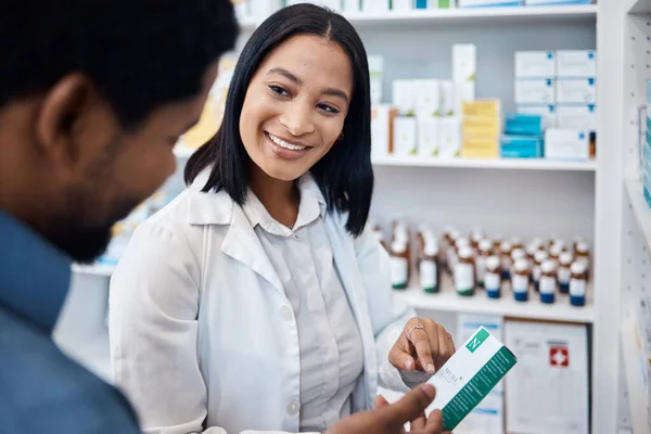 Pharmacy Product Client Woman Helping Man Pills Choice Pharmaceuticals Decision — Stock Photo, Image