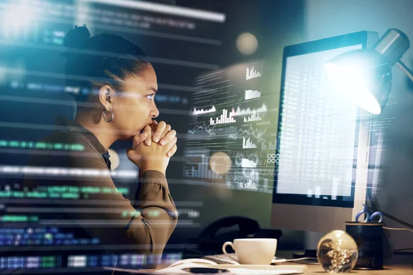 Stres Komputerowy Kobieta Danymi Holograficznymi Czytająca Przyszłe Dane Fintech Kartę — Zdjęcie stockowe