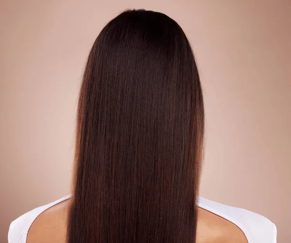 Krása Péče Vlasy Záda Ženy Studiu Izolované Hnědém Pozadí Balayage — Stock fotografie