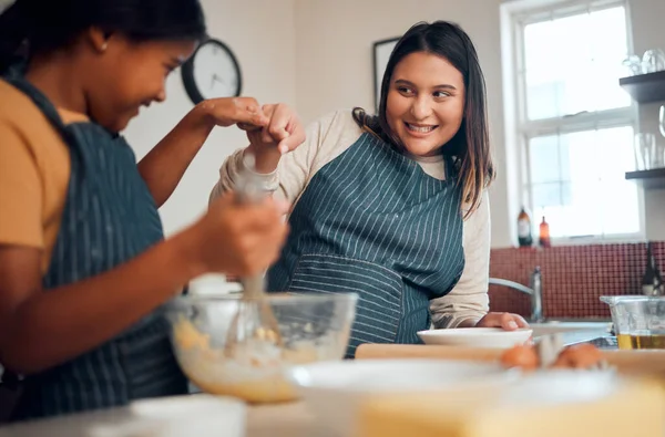 Mãe Menina Cozinhar Com Aprendizagem Motivação Ensino Para Cookies Ligação — Fotografia de Stock