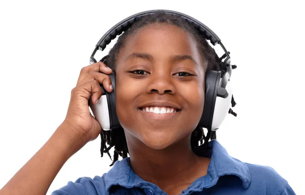 Piosenki Mają Świetne Bity Afroamerykanin Słuchający Muzyki Przez Słuchawki — Zdjęcie stockowe