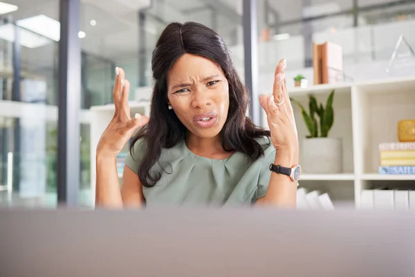 Zwarte Vrouw Boos Laptop Glitch Het Kantoor Voor Bedrijfsstress Angst — Stockfoto