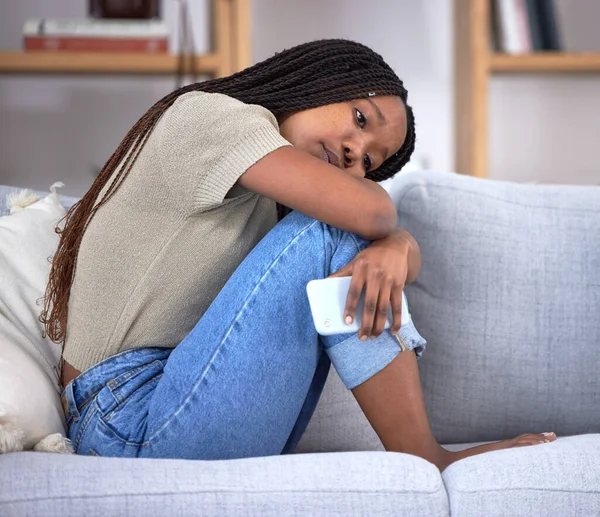 Κατάθλιψη Χωρισμού Λυπημένος Και Σκέψης Μαύρη Γυναίκα Ένα Τηλέφωνο Μετά — Φωτογραφία Αρχείου