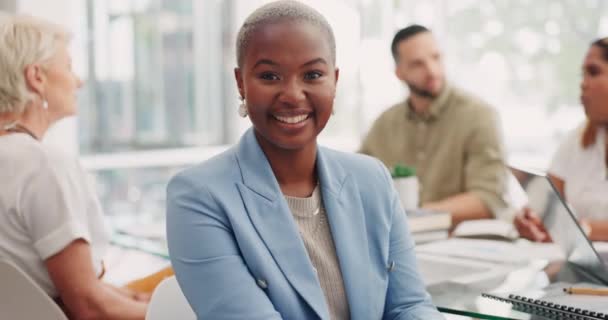 Rostro Mujer Negra Gente Negocios Reunión Para Innovación Planificación Lluvia — Vídeo de stock