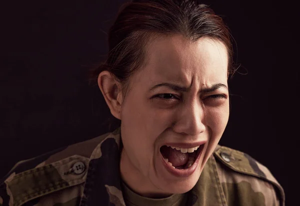 Guerra Llanto Militar Mujer Con Ptsd Trauma Ansiedad Gritando Gritando —  Fotos de Stock