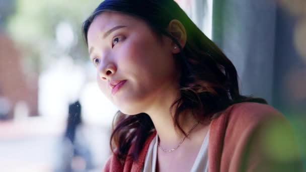 Pencere Düşünme Stresli Depresyonlu Sorunları Sorunları Geleceği Olan Asyalı Kadın — Stok video