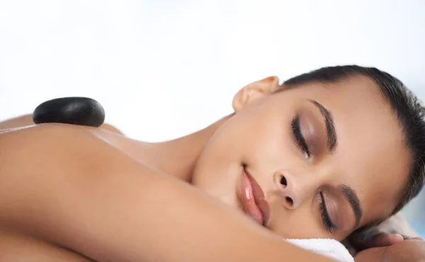 Doesnt Get Anymore Relaxing Beautiful Young Woman Relaxing Spa Treatment — Stock Photo, Image