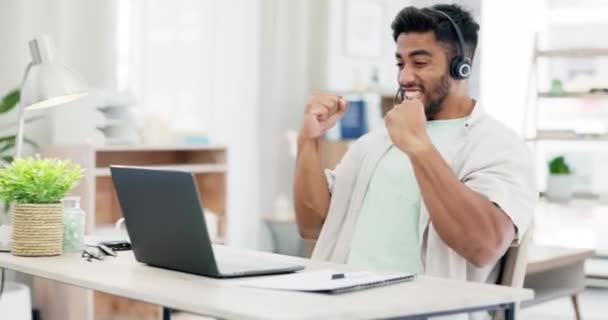 Sucesso Ganhar Call Center Trabalhador Com Laptop Para Celebrar Alvo — Vídeo de Stock