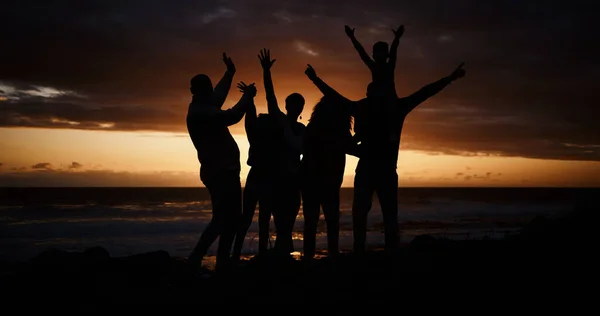 Freedom Sunset Silhouette People Beach While Summer Vacation Adventure Weekend — Stock Photo, Image