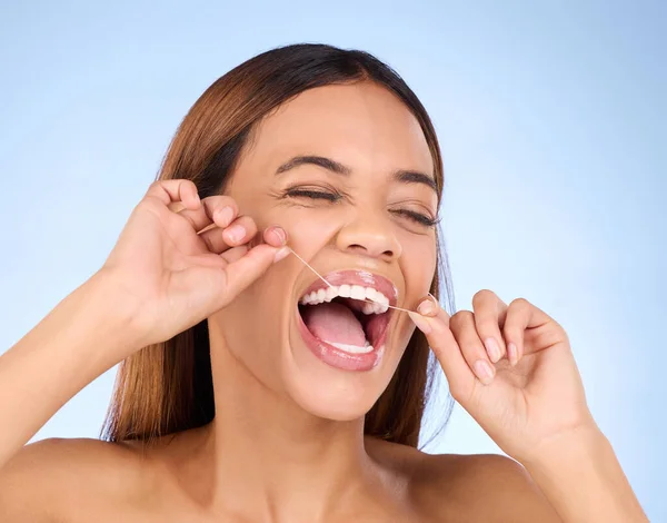 Diş Ipi Diş Temizliği Kadın Gülüşü Diş Hijyeni Sağlık Sigortası — Stok fotoğraf