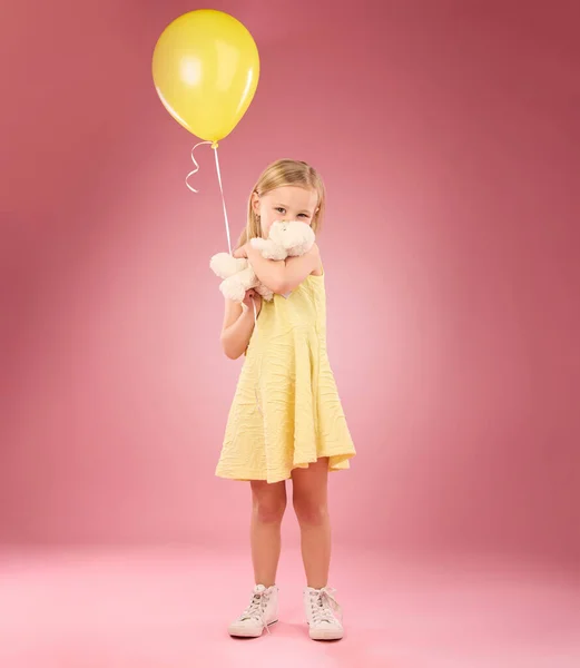 Teddy Urso Beijo Balão Retrato Menina Com Brinquedo Macio Com — Fotografia de Stock
