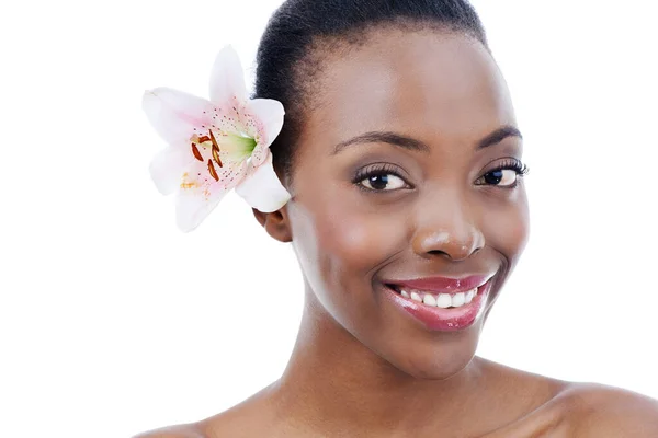 Додавання Жіночого Дотику Студійний Знімок Молодої Афроамериканської Моделі Квіткою Ізольовано — стокове фото