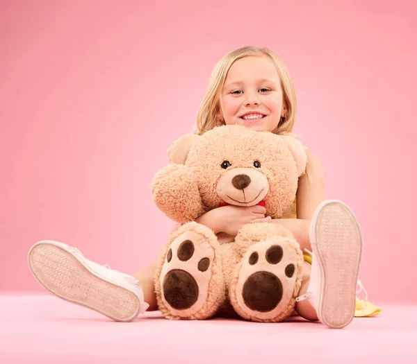 Αρκουδάκι Αγάπη Κορίτσι Και Πορτρέτο Ένα Μαλακό Παιχνίδι Την Ευτυχία — Φωτογραφία Αρχείου