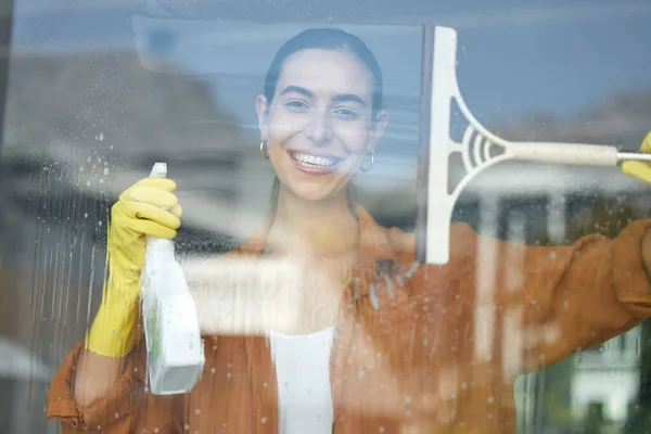 Retrato Limpieza Ventanas Sonrisa Mujer Feliz Casa Lavando Ventanas Con —  Fotos de Stock