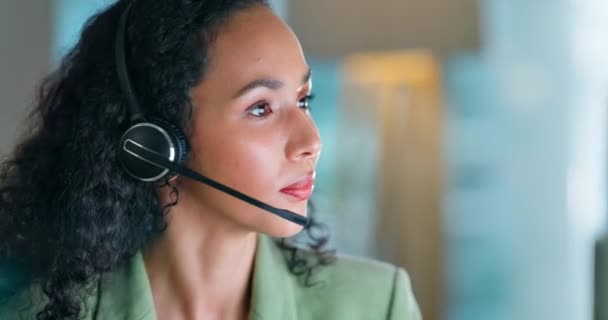 电话营销 呼叫中心和黑人妇女与微笑 客户服务和咨询的建议 具有耳机 友好或技术支持的非裔美国女性顾问 雇员或快乐代理 — 图库视频影像