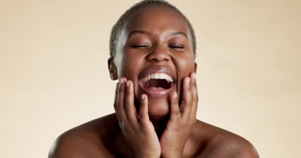 Laugh Beauty Black Woman Touch Face Facial Treatment Wellness Skincare — Stock Video