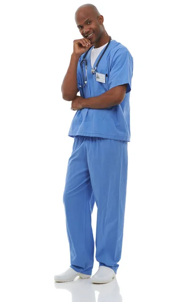 彼は偉大な医者だ 若いアフリカ人医師の完全な長さのショット — ストック写真