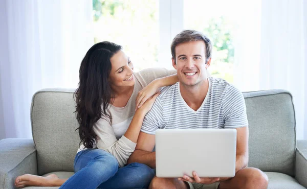 Shopping New Home Attractive Young Couple Sitting Sofa Using Laptop — Stock Photo, Image