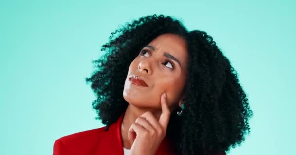 Denken Opkijken Zwarte Vrouw Studio Voor Ideeën Mindset Plannen Vragen — Stockvideo