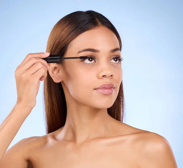 Schoonheid Vrouw Mascara Make Voor Ogen Met Cosmetica Het Gezicht — Stockfoto