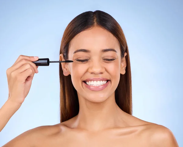 Frau Schönheit Und Mascara Make Für Augen Mit Kosmetik Gesicht — Stockfoto