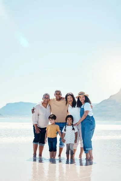 Familie Strand Portret Glimlach Vakantie Hechting Liefde Zomer Zonneschijn Door — Stockfoto