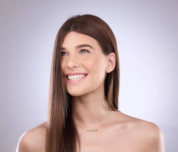 Idee Gezicht Glimlach Haarverzorging Van Vrouw Studio Geïsoleerd Een Grijze — Stockfoto