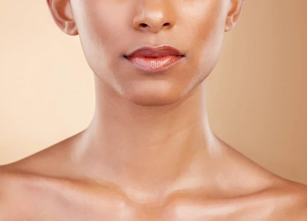 Hautpflege Gesicht Und Mund Einer Frau Mit Einem Leuchten Isoliert — Stockfoto