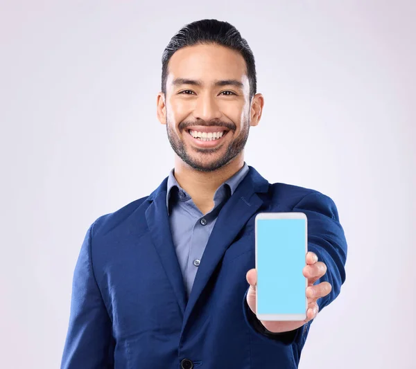 Retrato Mockup Homem Asiático Com Smartphone Tela Verde Felicidade Contra — Fotografia de Stock