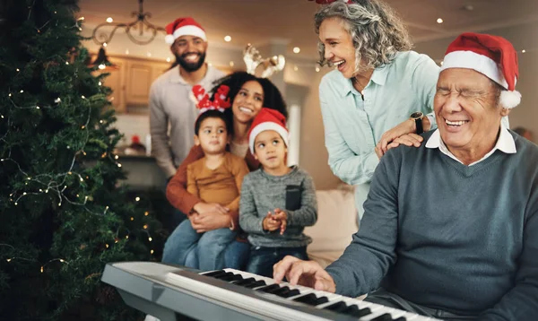 Natal Família Feliz Homem Idoso Piano Sala Estar Para Celebração — Fotografia de Stock
