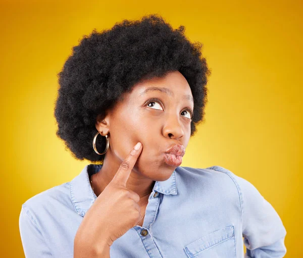 Twijfel Denken Zwarte Vrouw Met Beslissing Gelegenheid Ideeën Tegen Een — Stockfoto