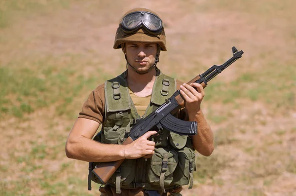 Правильное Отношение Служить Своей Стране Красивый Солдат Смотрит Камеру — стоковое фото