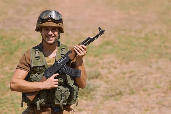 Difendere Suo Paese Con Orgoglio Bel Soldato Sorride Alla Telecamera — Foto Stock